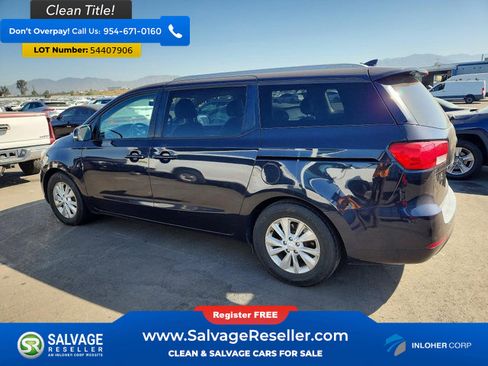 Used 2017 Kia Sedona LX w/ LX Essentials Premium Package FWD image 3