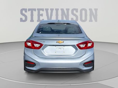 Used 2017 Chevrolet Cruze LT w/ Sun And Sound Package FWD image 4
