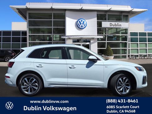 Used 2023 Audi Q5 2.0T Premium w/ Convenience Package AWD/4WD image 3