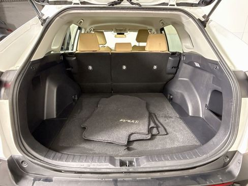 Used 2021 Toyota RAV4 LE FWD image 34
