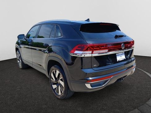 Used 2025 Volkswagen Atlas Cross Sport SE w/ Panoramic Sunroof Package FWD image 7