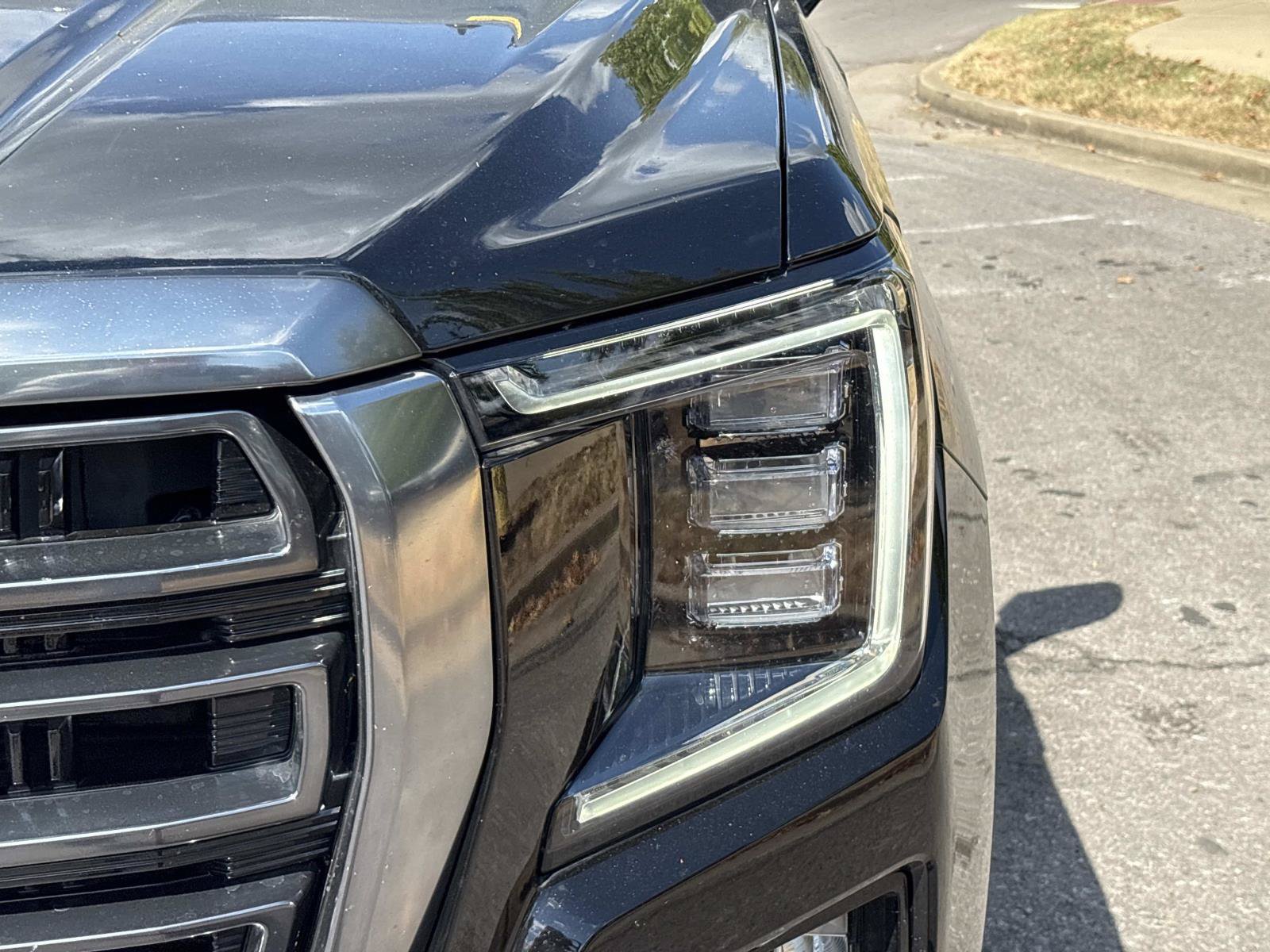 Used 2024 GMC Yukon XL AT4 w/ Technology Package AWD/4WD image 12