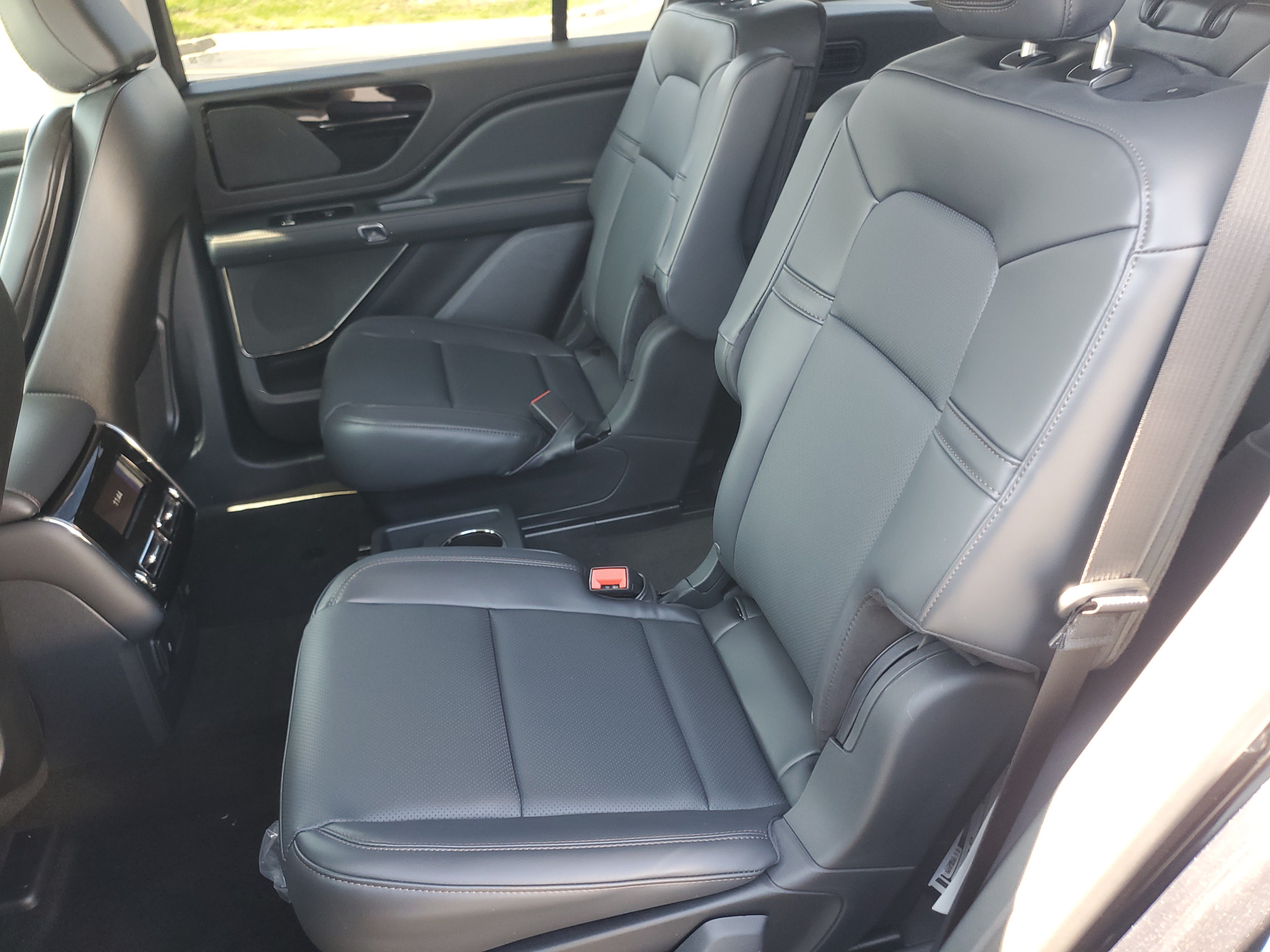 New 2027 Lincoln Aviator AWD image 27
