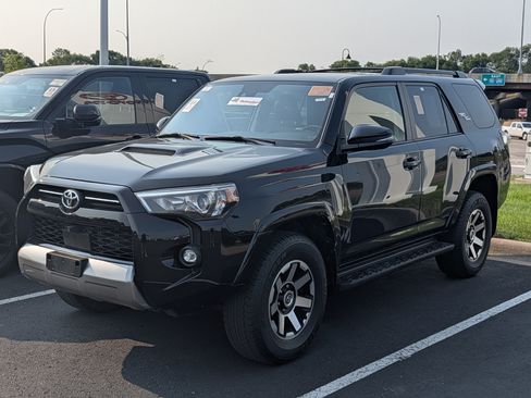 Used 2022 Toyota 4Runner TRD Off-Road Premium AWD/4WD image 2