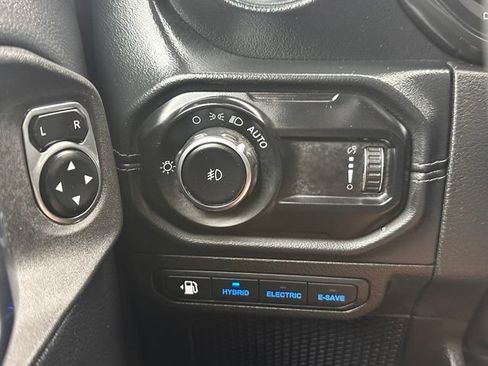 Used 2024 Jeep Wrangler Unlimited Sahara w/ Technology Group AWD/4WD image 19
