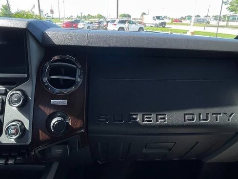 Used 2015 Ford F250 Lariat w/ Lariat Ultimate Package AWD/4WD image 26
