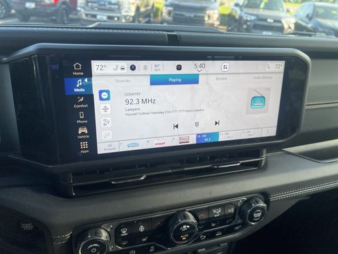 Used 2025 Jeep Gladiator Sport w/ Premium Package AWD/4WD image 11