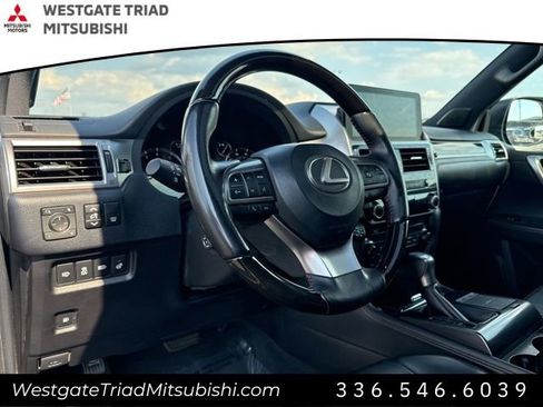 Used 2023 Lexus GX 460 Premium w/ Premium Package image 16
