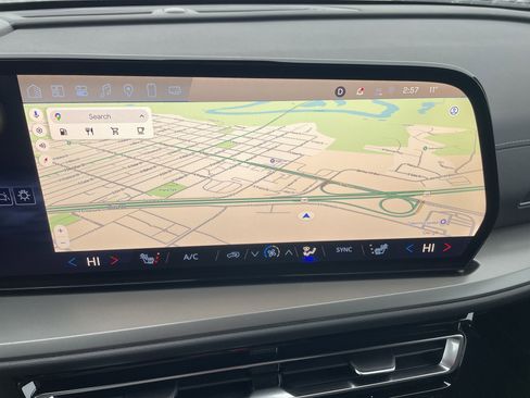 Used 2025 Chevrolet Traverse LT w/ Sun and Wheel Package image 13