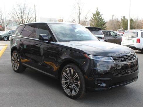New 2025 Land Rover Range Rover Sport SE image 3