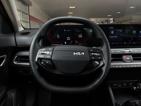 Used 2025 Kia K4 FWD image 33