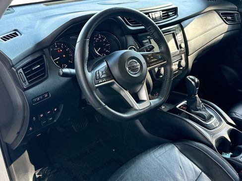 Used 2019 Nissan Rogue SL w/ Premium Package image 8