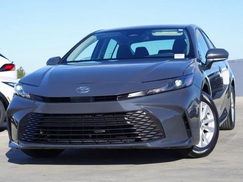 Used 2025 Toyota Camry LE FWD image 3
