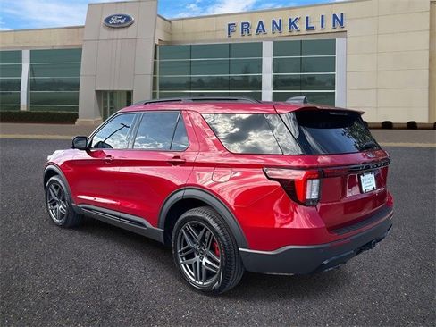 Certified 2025 Ford Explorer ST-Line w/ Premium Package image 5