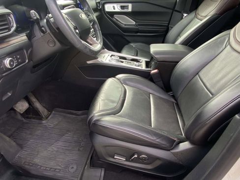 Used 2020 Ford Explorer Platinum w/ Premium Technology Package image 13