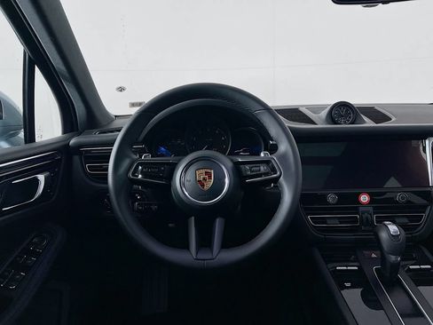 Certified 2026 Porsche Macan AWD/4WD image 25
