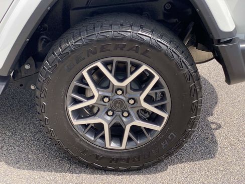 Used 2024 Jeep Wrangler Unlimited Sahara AWD/4WD image 13