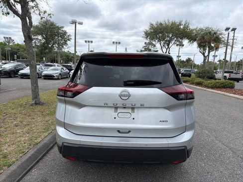 Used 2025 Nissan Rogue SV image 6