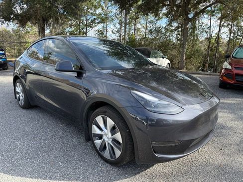Used 2024 Tesla Model Y Long Range image 3