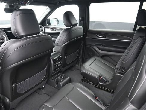 New 2025 Jeep Grand Cherokee L Limited image 28