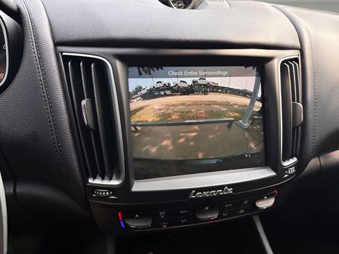 Used 2020 Maserati Levante S AWD/4WD image 8