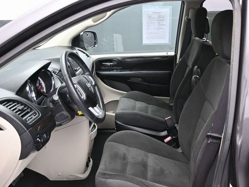 Used 2017 Dodge Grand Caravan SE w/ Power Window Group image 16