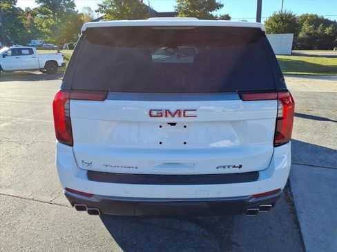 New 2025 GMC Yukon AT4 image 4