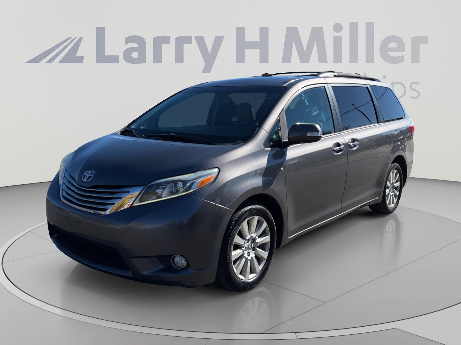 Used 2017 Toyota Sienna Limited AWD/4WD image 1