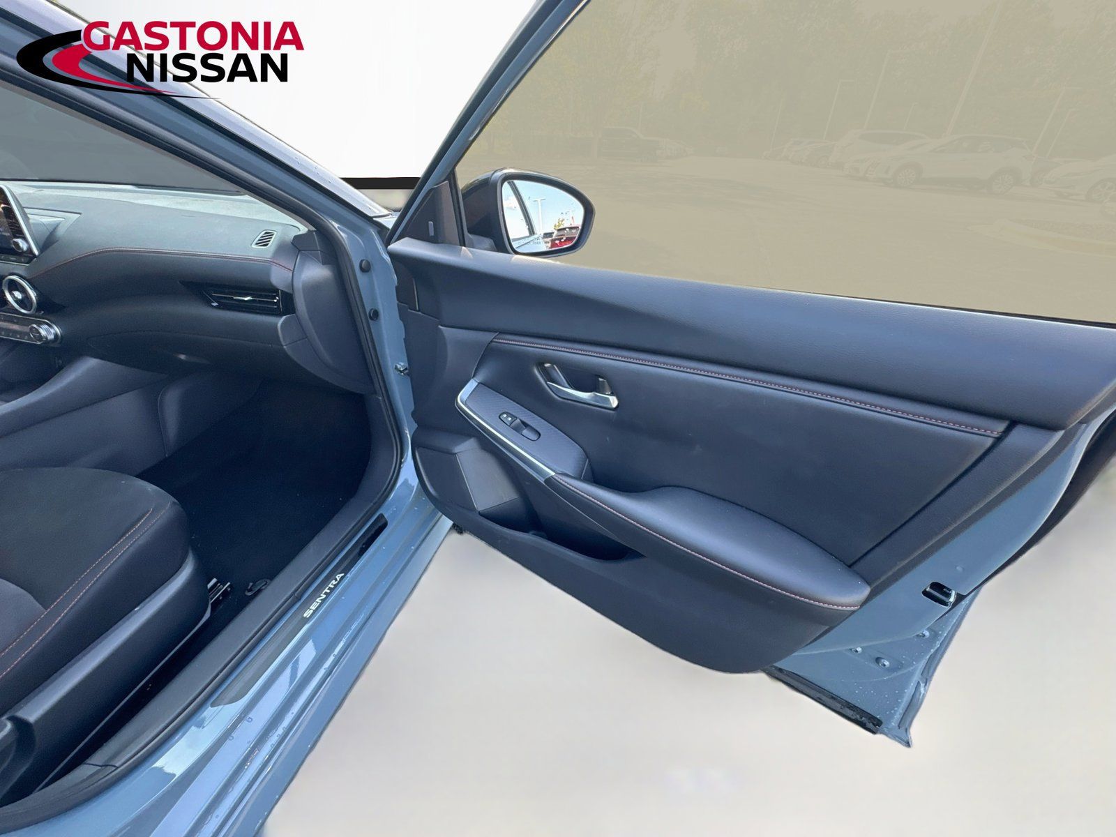 Used 2025 Nissan Sentra SR FWD image 40