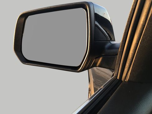 Used 2023 GMC Acadia SLE w/ Driver Convenience Package image 18