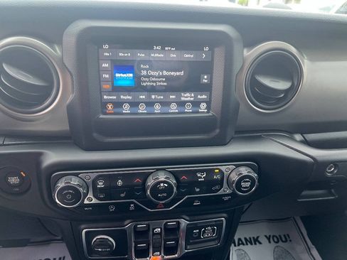 Used 2021 Jeep Gladiator Sport AWD/4WD image 25