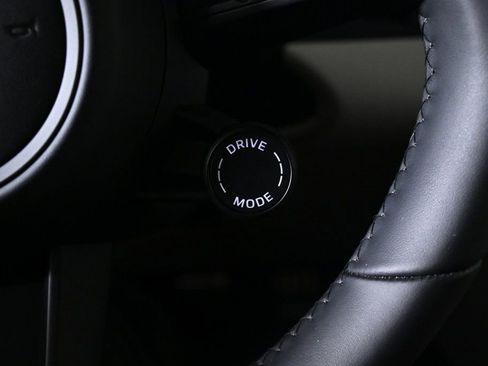 Certified 2025 Porsche Macan Electric image 22