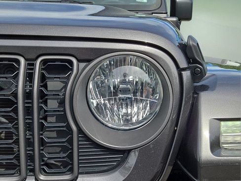 Used 2024 Jeep Wrangler Unlimited AWD/4WD image 9