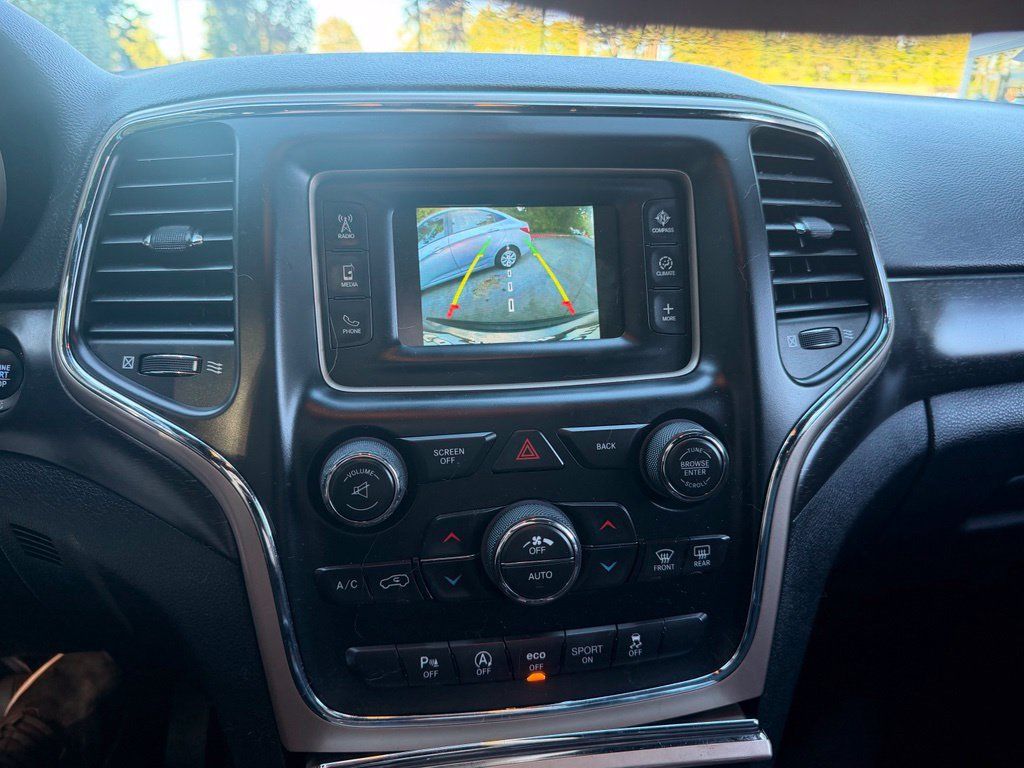 Used 2017 Jeep Grand Cherokee Laredo AWD/4WD image 19