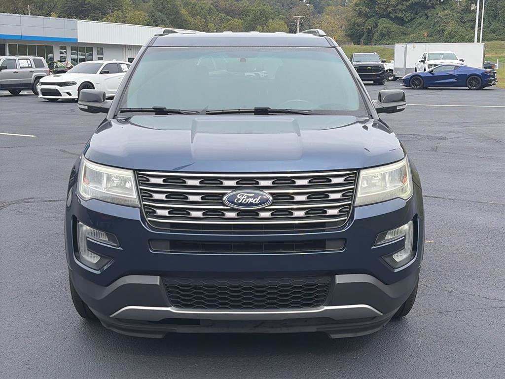 Used 2017 Ford Explorer XLT w/ Equipment Group 201A FWD image 6