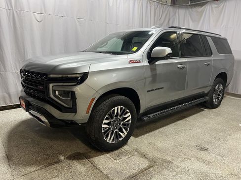 Used 2025 Chevrolet Suburban Z71 AWD/4WD image 2