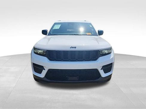 Certified 2023 Jeep Grand Cherokee Altitude AWD/4WD image 3
