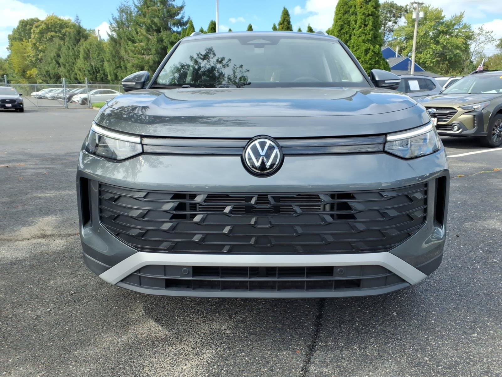 Used 2025 Volkswagen Tiguan SE AWD/4WD image 6