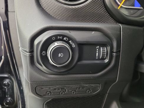 Used 2025 Jeep Wrangler Unlimited Rubicon AWD/4WD image 14