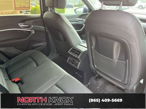 Used 2023 Audi e-tron Premium Plus w/ Premium Plus Package image 26