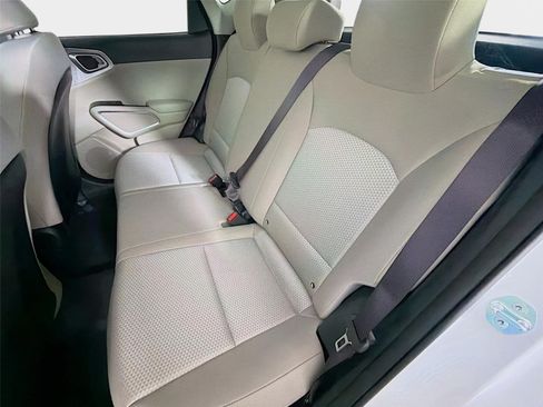 Certified 2025 Kia Soul LX w/ LX Technology Package FWD image 20