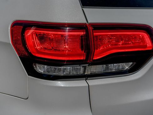 Used 2020 Jeep Grand Cherokee SRT AWD/4WD image 8