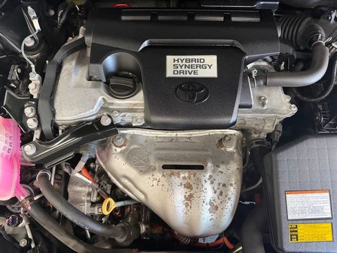 Used 2015 Toyota Camry XLE w/ Moonroof Package FWD image 9