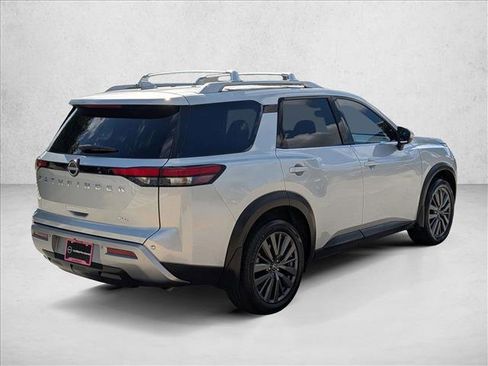 Certified 2022 Nissan Pathfinder SL w/ SL Premium Package FWD image 5