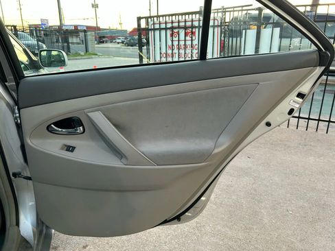Used 2011 Toyota Camry FWD image 17