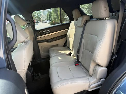 Used 2018 Ford Explorer XLT w/ Equipment Group 202A FWD image 14