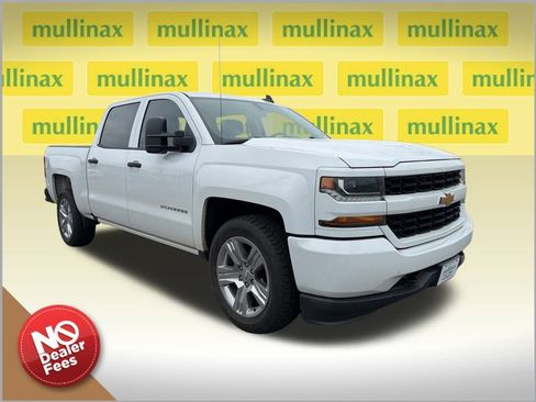 Used 2018 Chevrolet Silverado 1500 Custom w/ Custom Value Package image 1