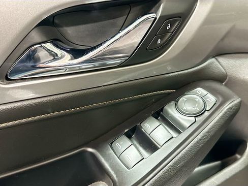 Used 2019 Chevrolet Traverse LT FWD image 19