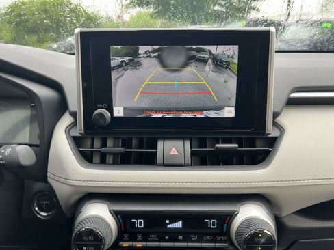 Used 2025 Toyota RAV4 XLE AWD/4WD image 19