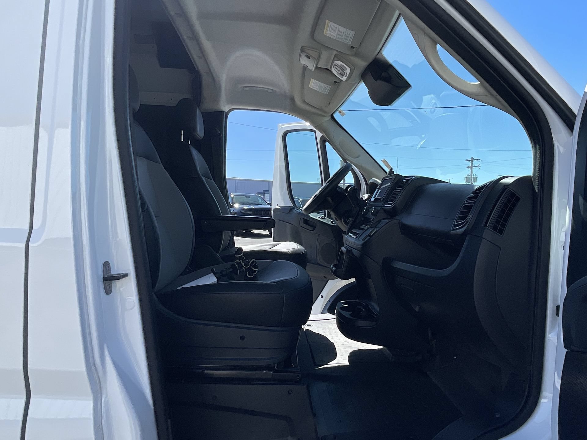 Used 2025 RAM ProMaster 2500 w/ Convenience Group FWD image 23